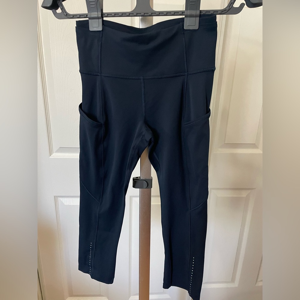 LuLulemon Navy Blue Capri Leggings